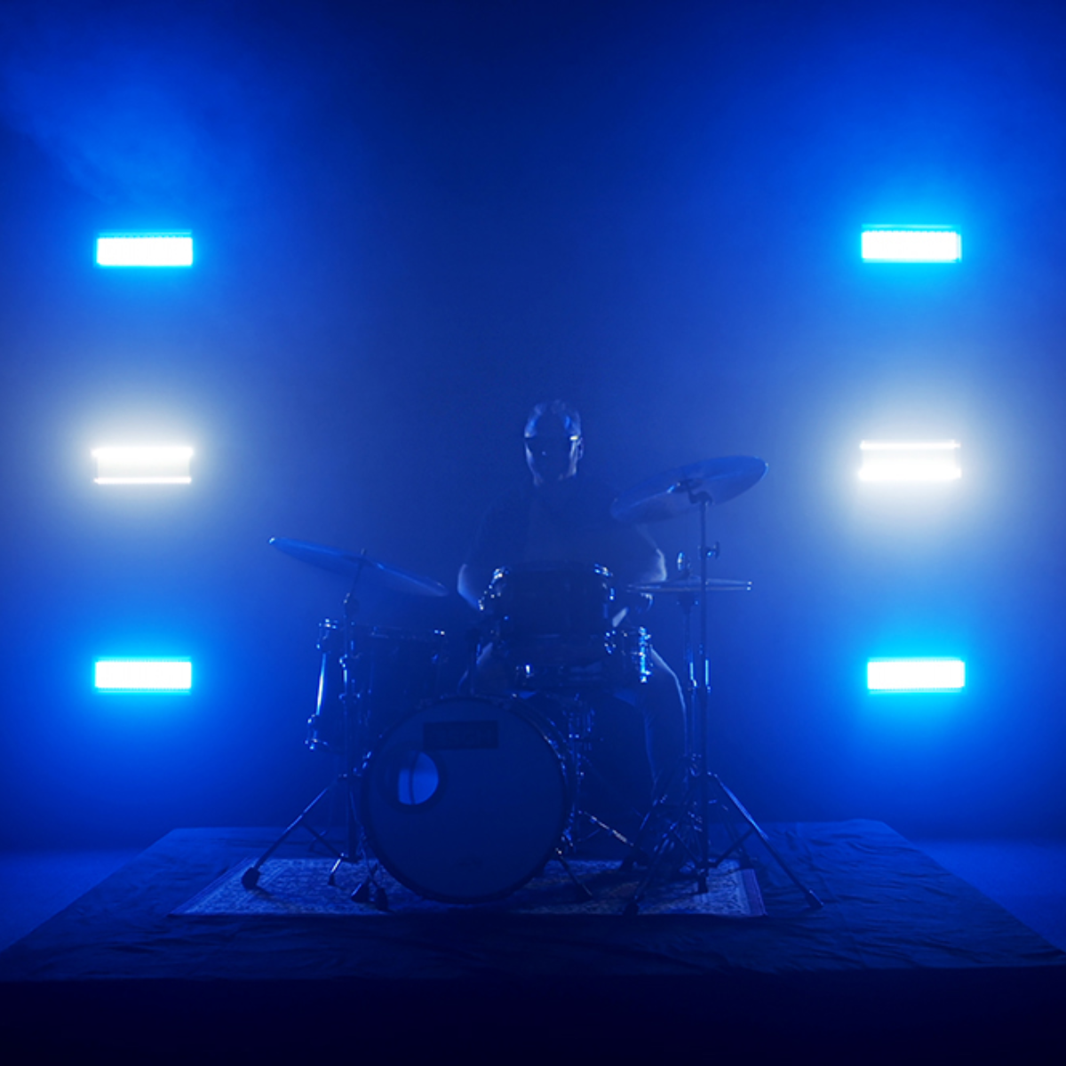 Q8 - Powerful Strobe, Wash and Pixel Unit