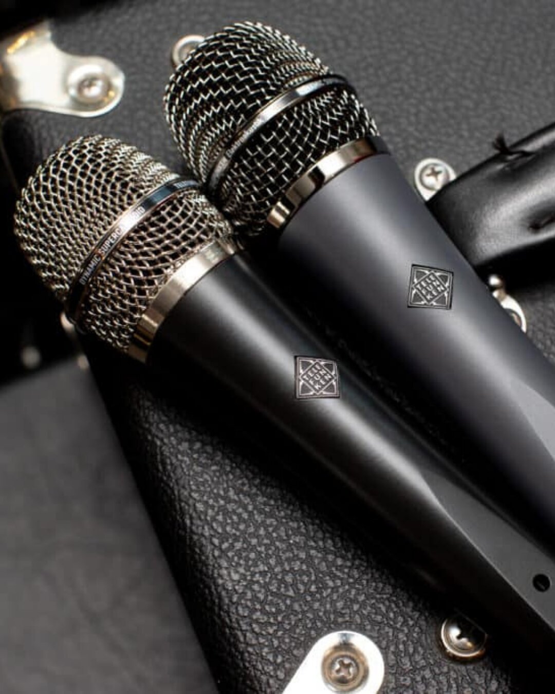 Telefunken M80 vs M81 - Two Voices, One Standard