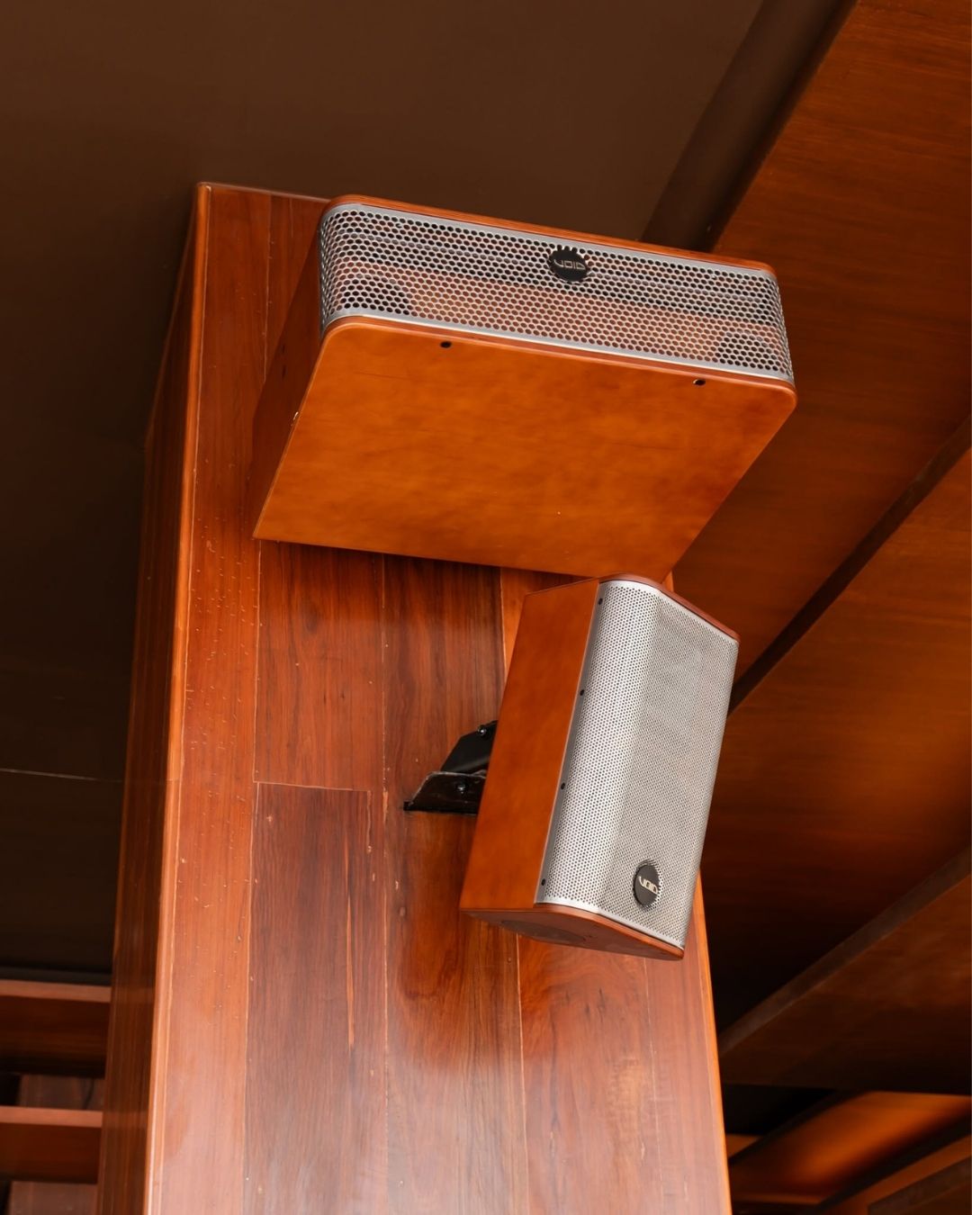 Void Natural Wood - Where Sound Meets Design