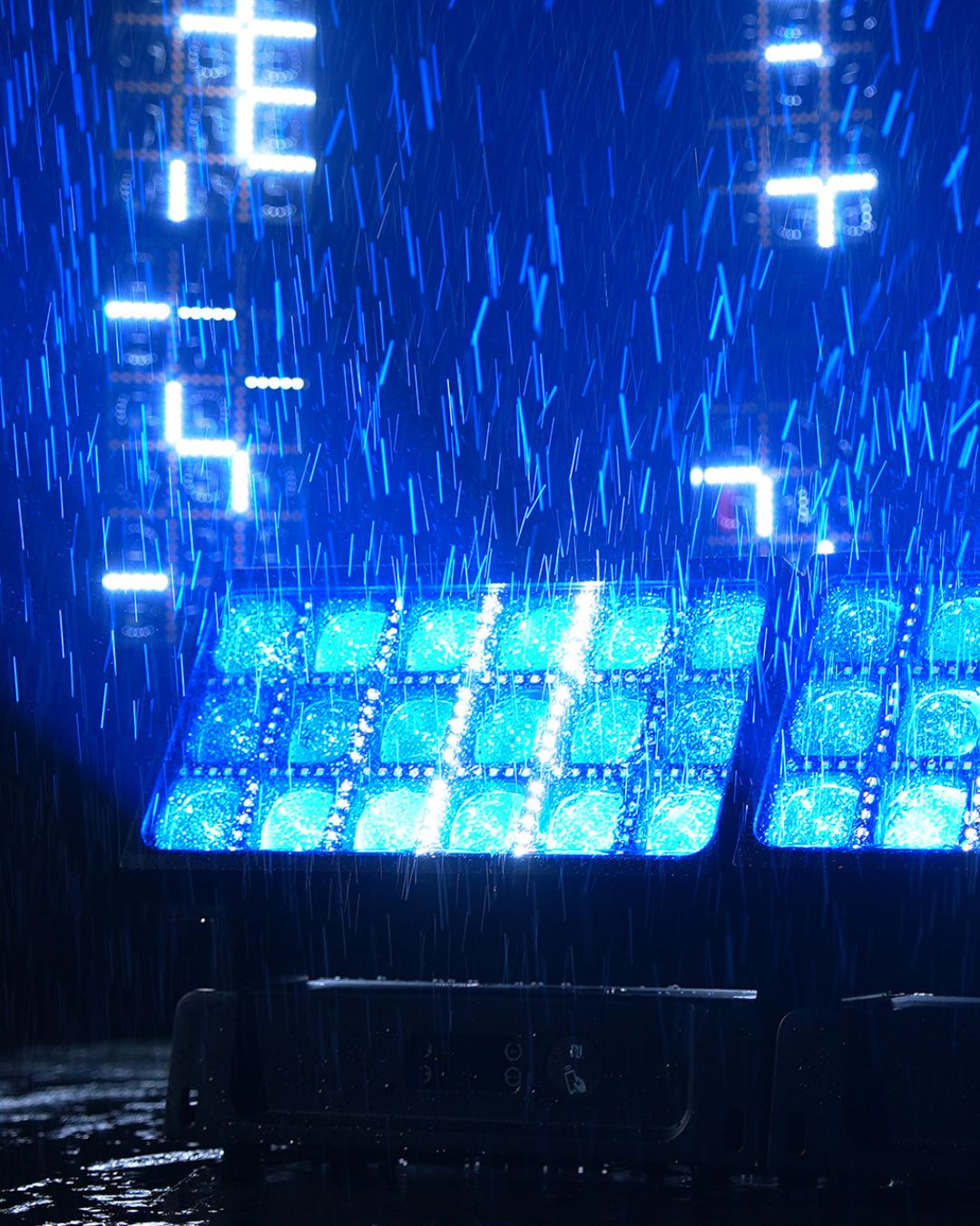 FOS AuraZoom FX IP65 – Where Light Becomes a Spectacle